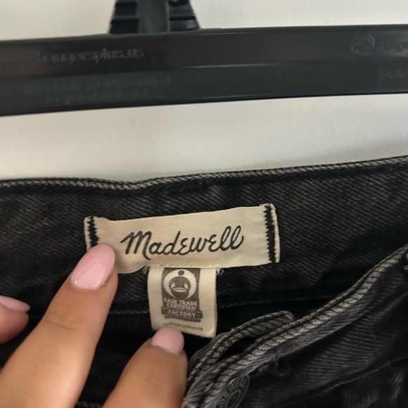 Madewell The Darted Barrel-leg Jean In Black - Picture 3 of 5